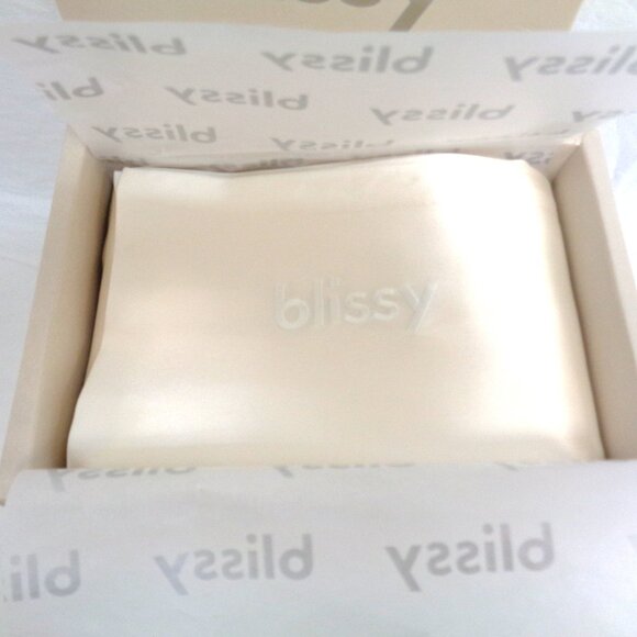 Blissy White Silk Queen Pillowcase - Picture 6 of 6